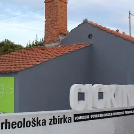 Luce * Sveti Vid-Miholjice
